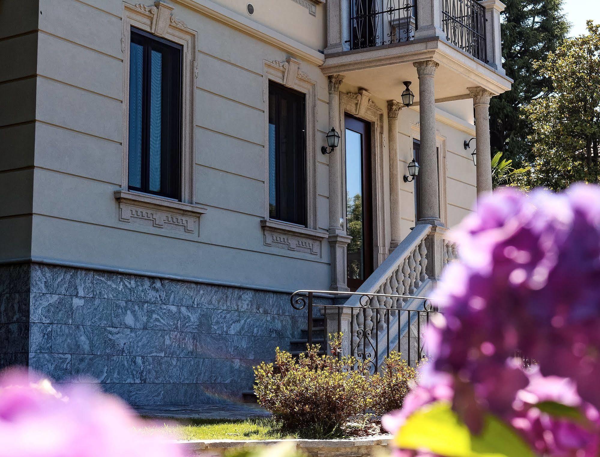 Villa Chiara B&B Biandronno المظهر الخارجي الصورة