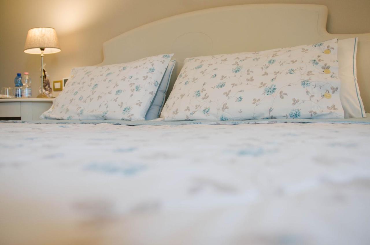 Villa Chiara B&B Biandronno المظهر الخارجي الصورة